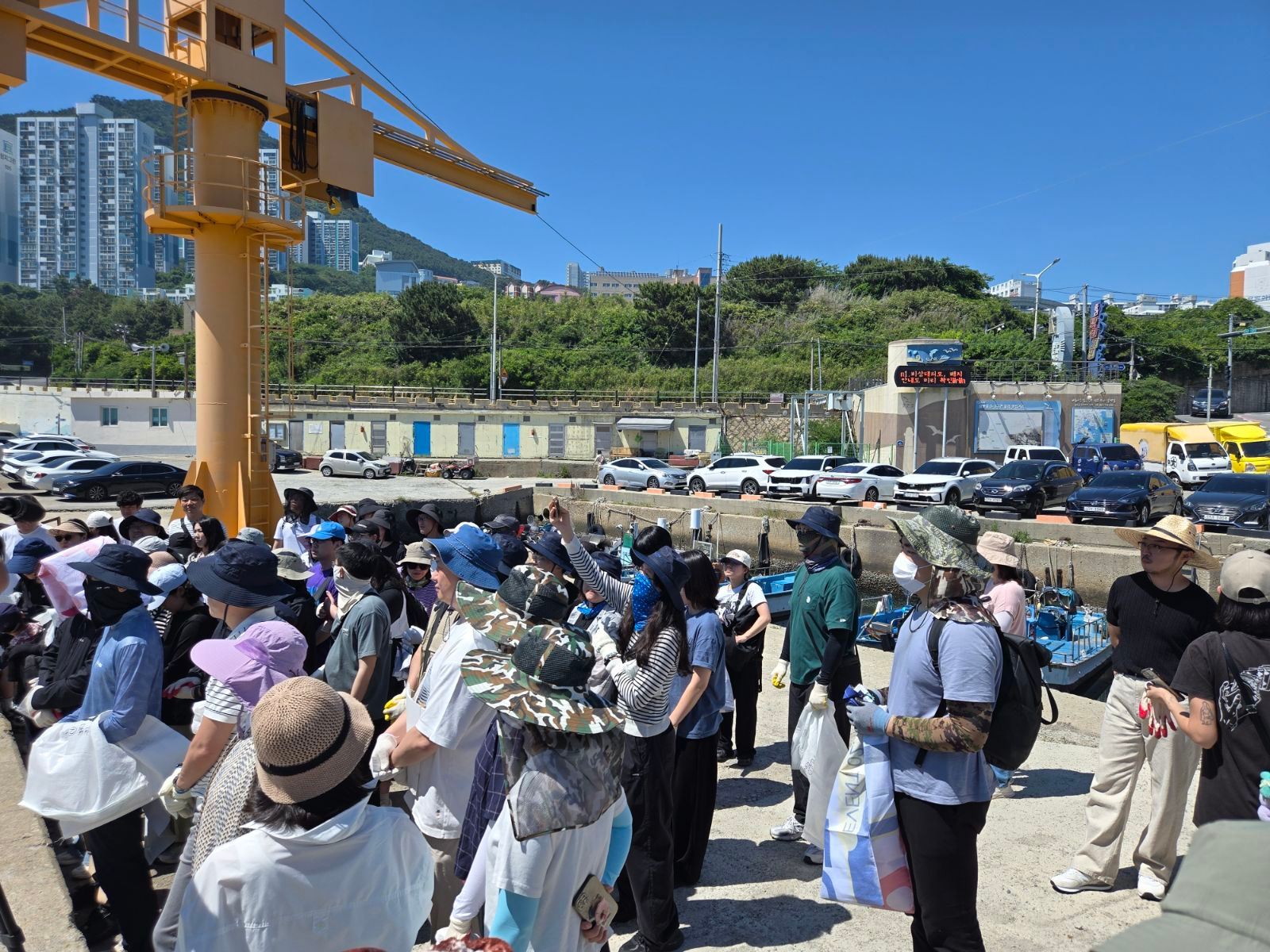 함께 만드는 깨끗한 해변! 26바다의날 해변 플로깅(부산 영도 중리노을전망대) 63