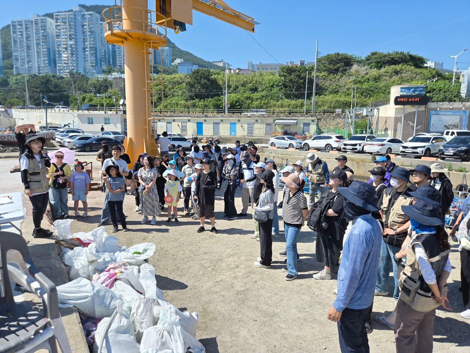 함께 만드는 깨끗한 해변! 26바다의날 해변 플로깅(부산 영도 중리노을전망대) 66