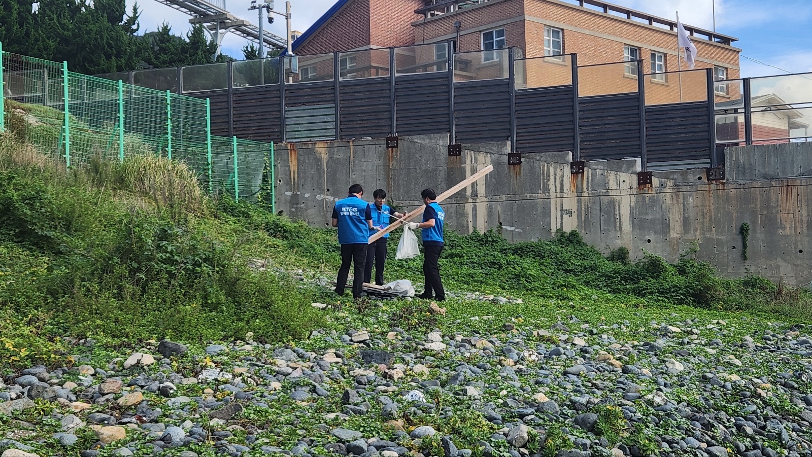 KTnG부산본부 청사포몽돌해변 정화활동  6