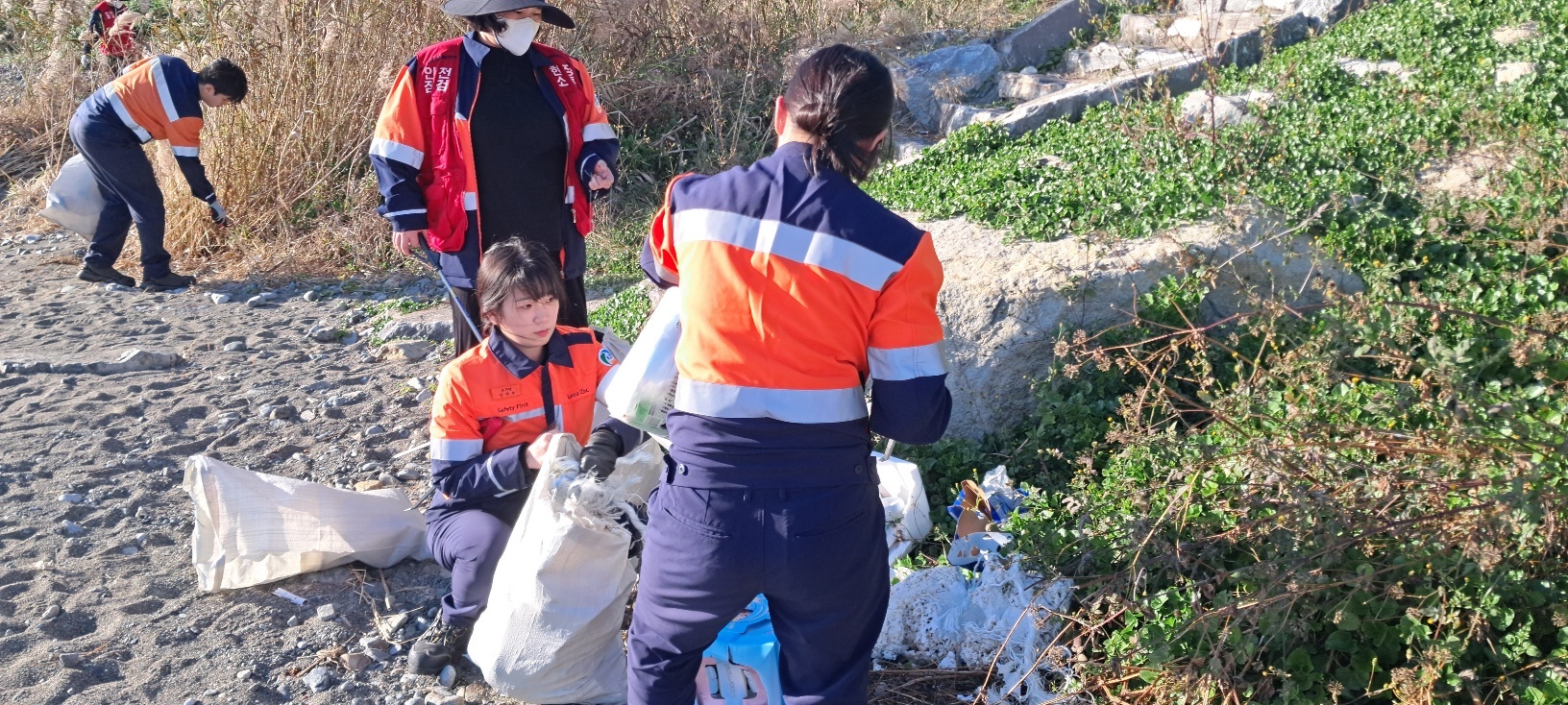 평동해변 정화활동은 고려아연과 함께 11