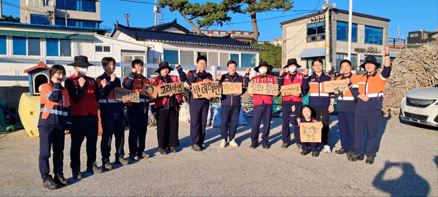 작은 손길이 모여 큰 파도를 만들다.반려해변 정화활동이 남긴 따뜻한 변화의 이야기. 7