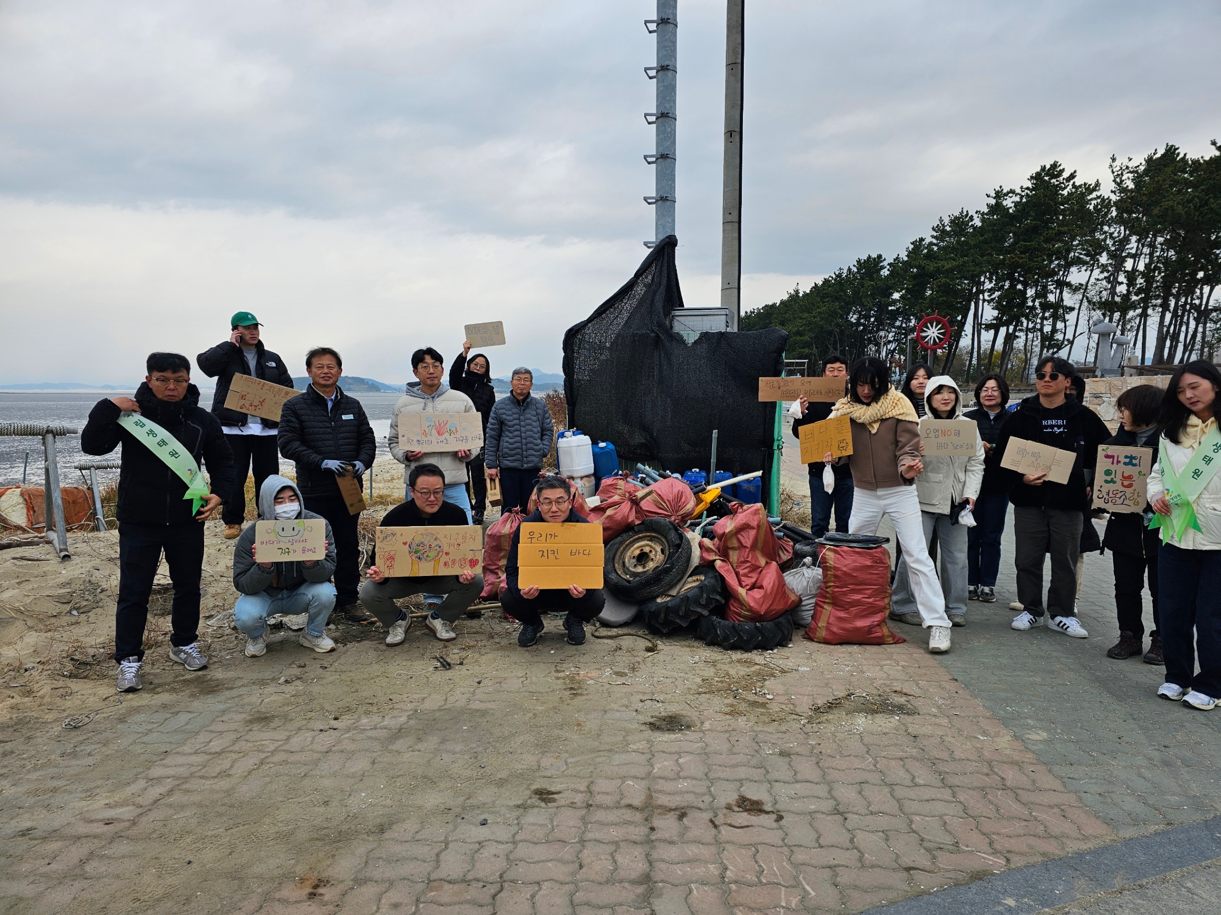 우리의 작은 행동이 바다를 직접적으로 변화시키고, 이 소중한 생태계를 꾸준히 돌보는 것이 미래를 지키는 가장 중요한 책임임을 절감하게 된 소중한 경험이었습니다. 1
