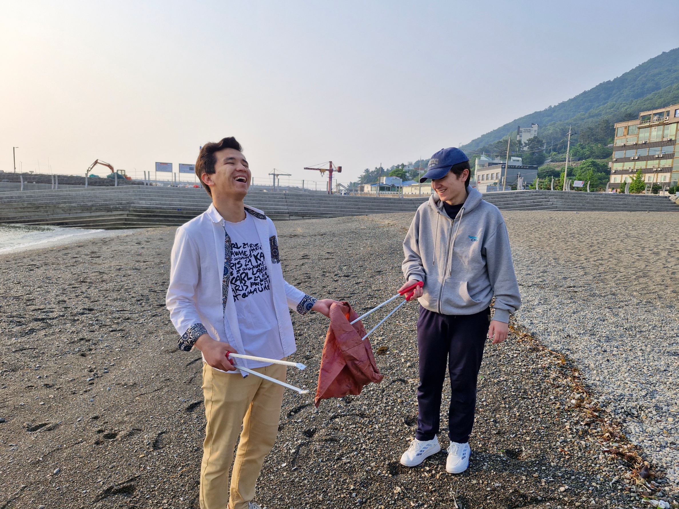 누군가가 태어나서 처음 본 바다가 우리 반려해변이랍니다. 12