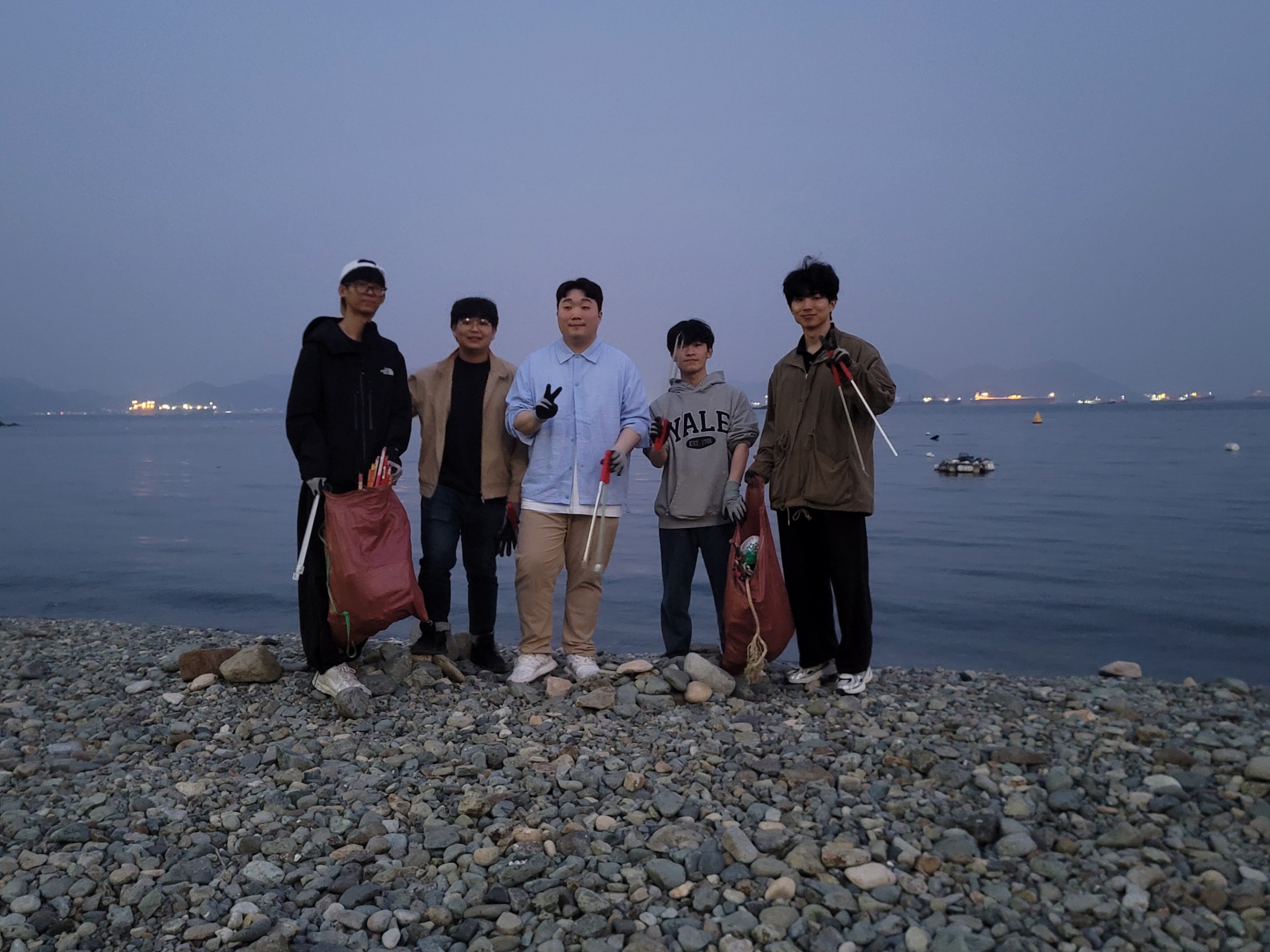 검은 모래 해변, 붉은 노을, 그리고 책임 7