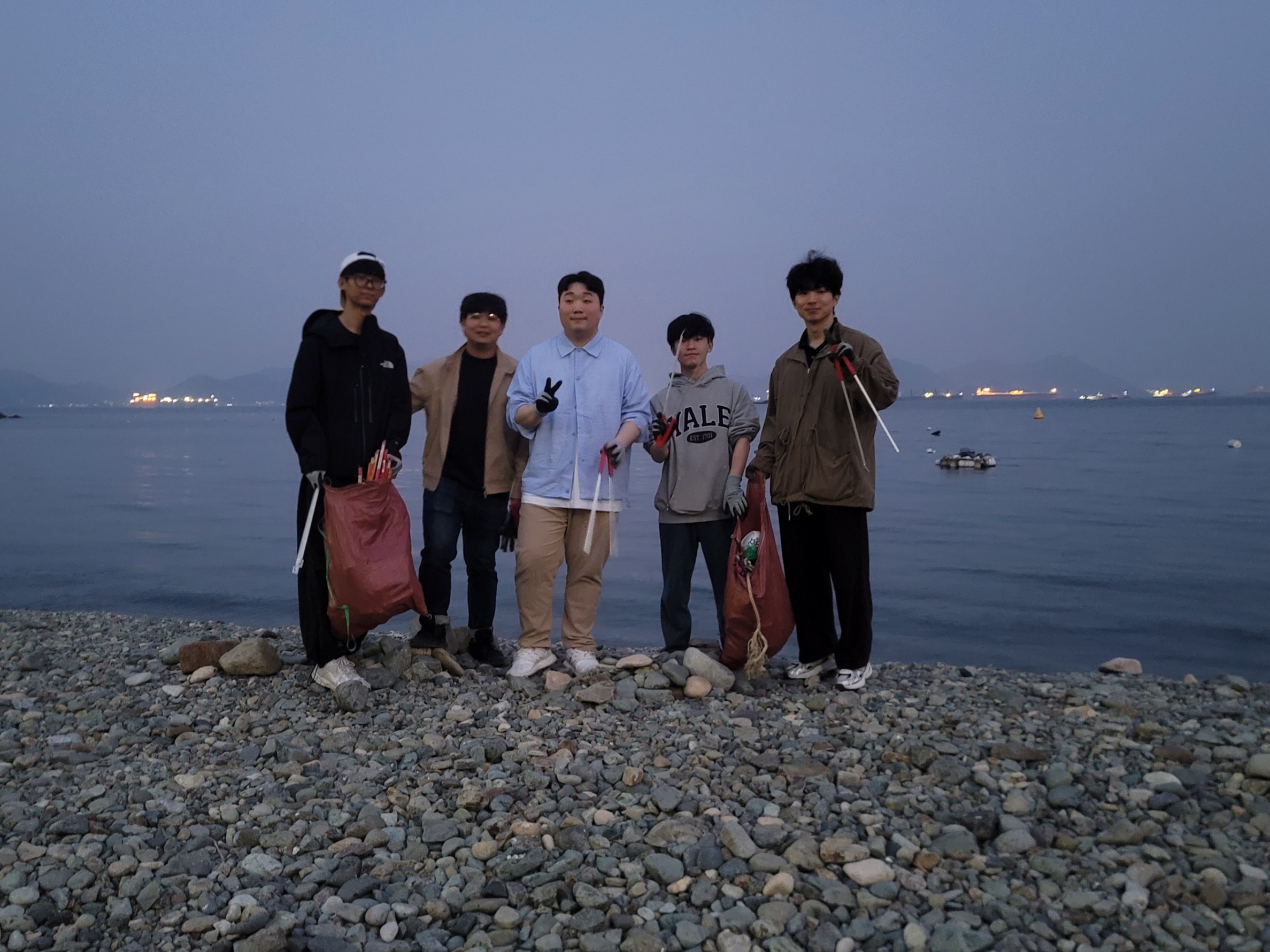 검은 모래 해변, 붉은 노을, 그리고 책임 6
