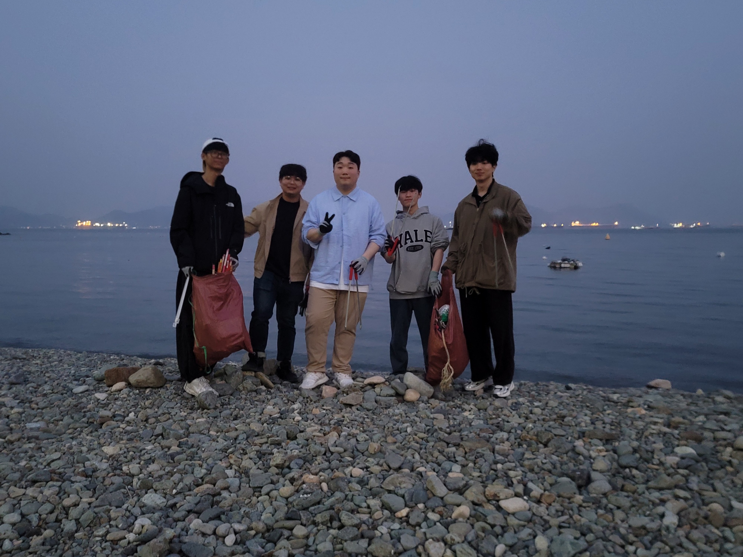 검은 모래 해변, 붉은 노을, 그리고 책임 4