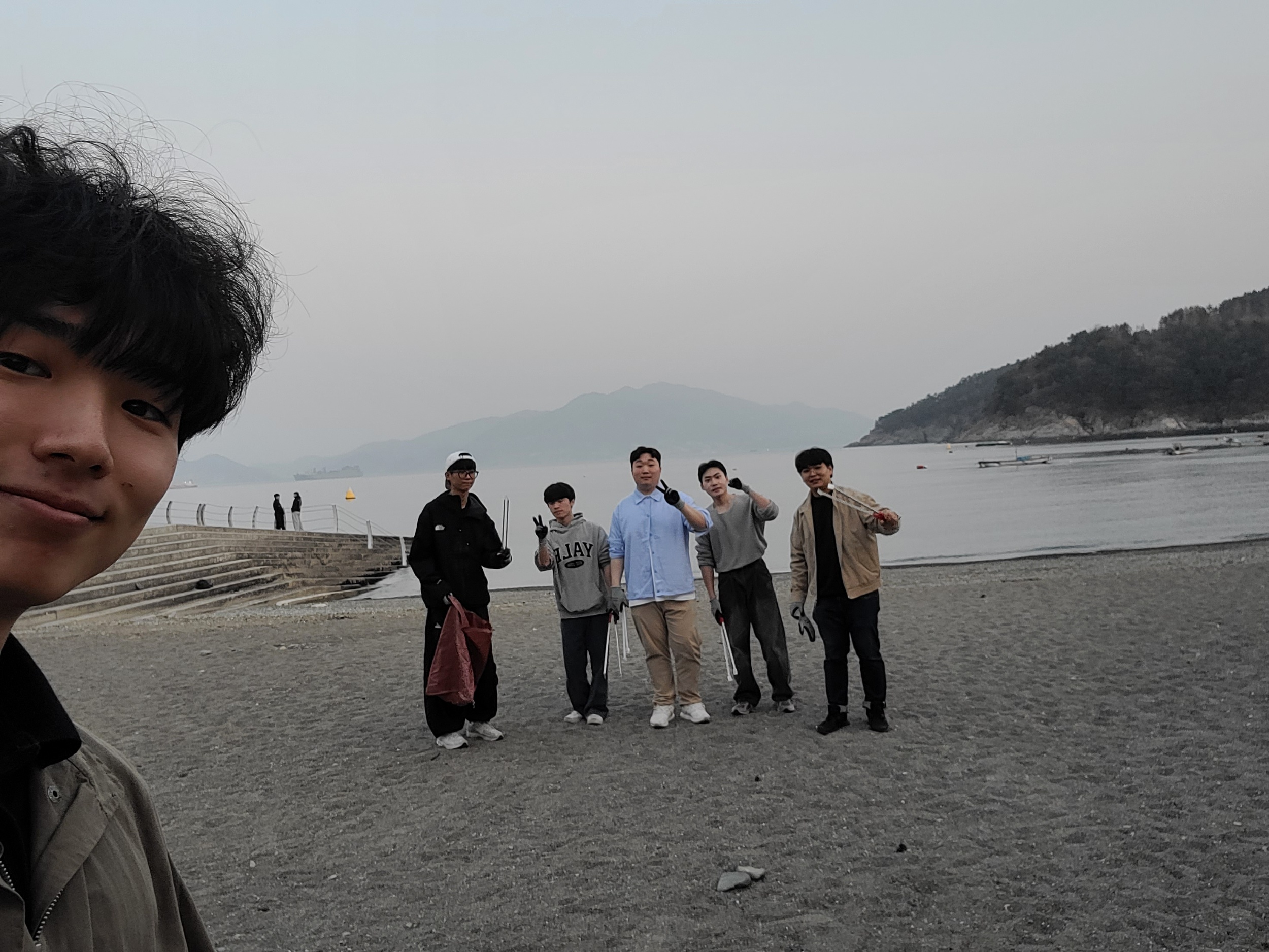 검은 모래 해변, 붉은 노을, 그리고 책임 20