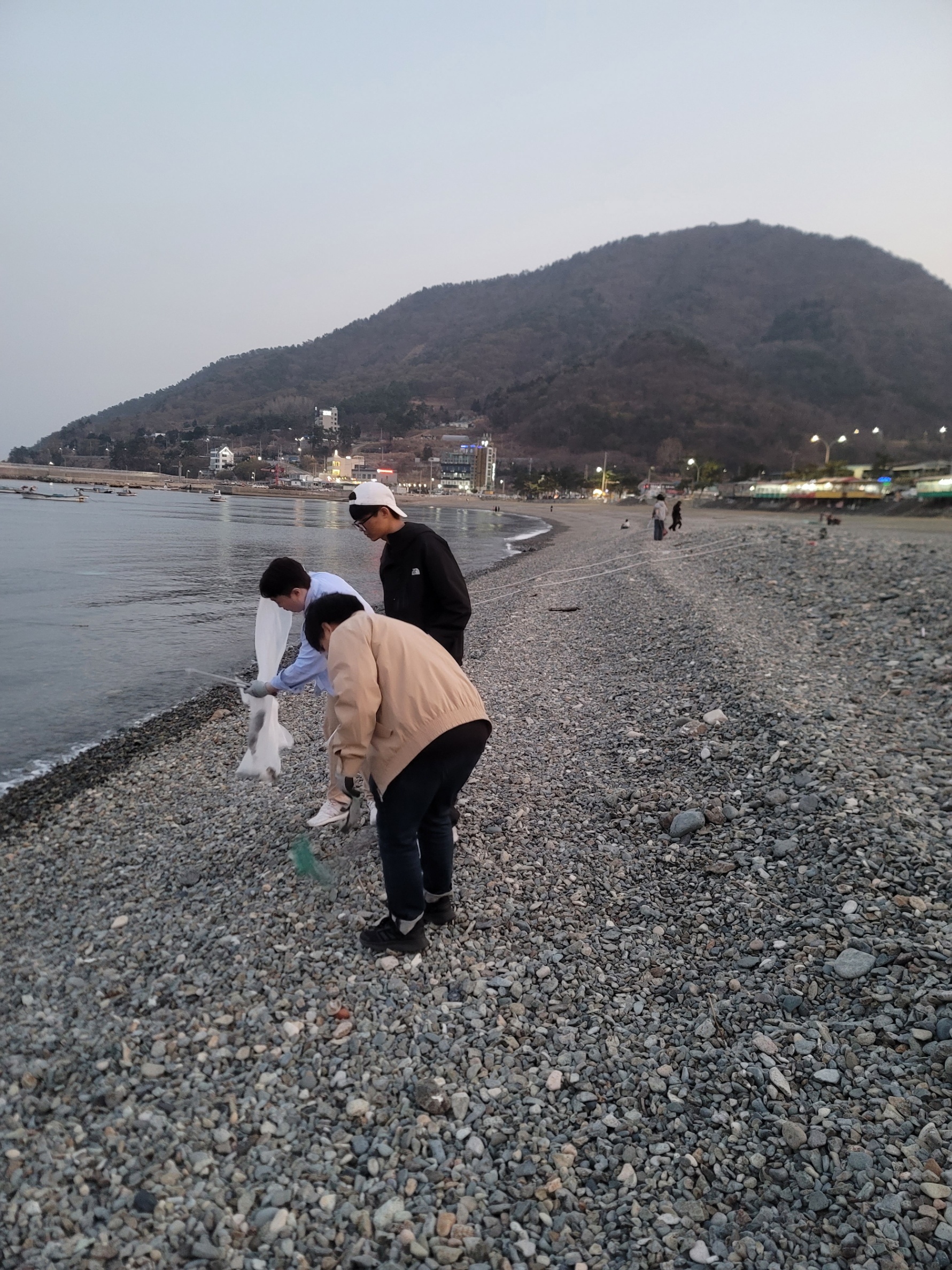 검은 모래 해변, 붉은 노을, 그리고 책임 14