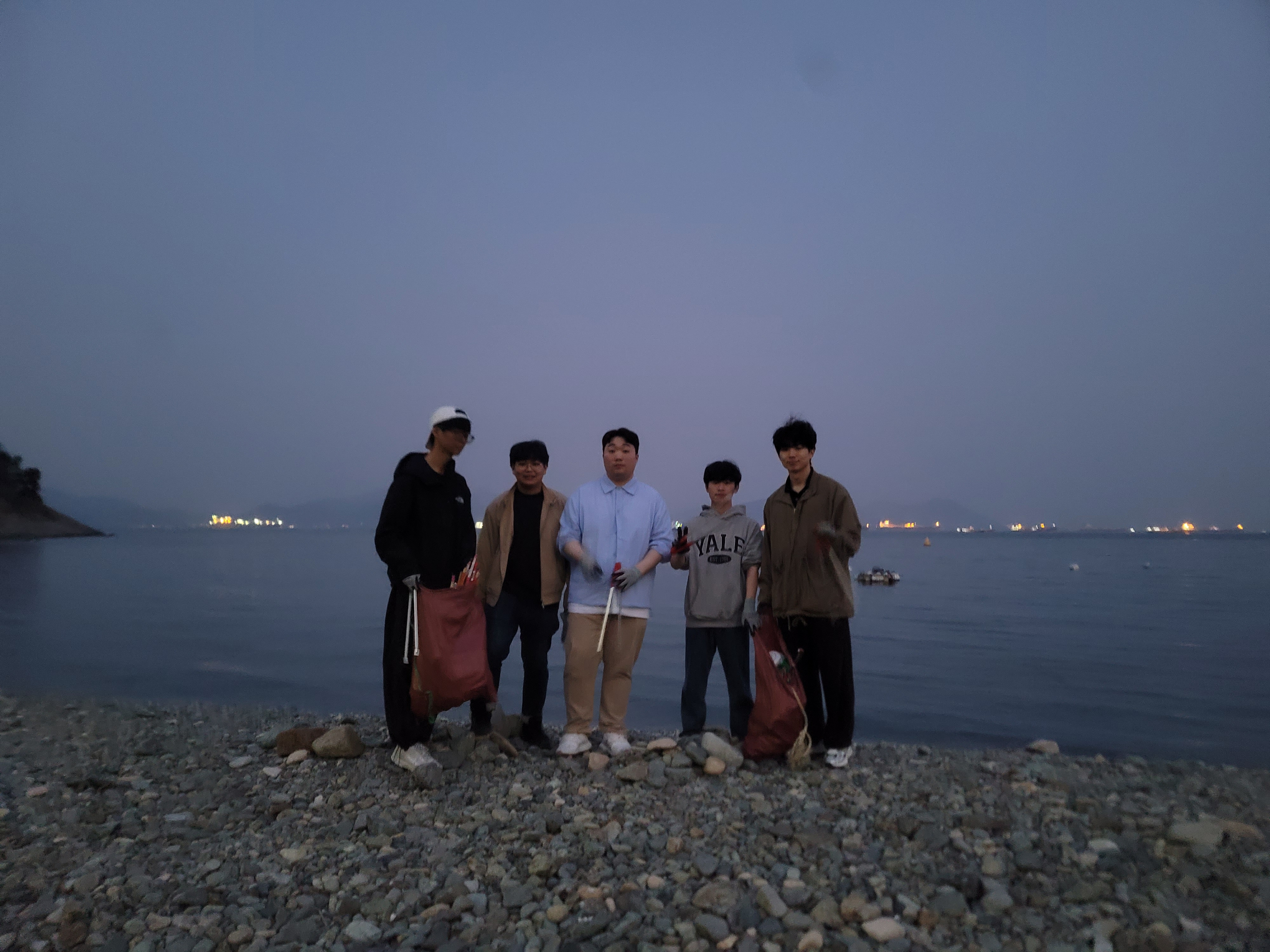 검은 모래 해변, 붉은 노을, 그리고 책임 11