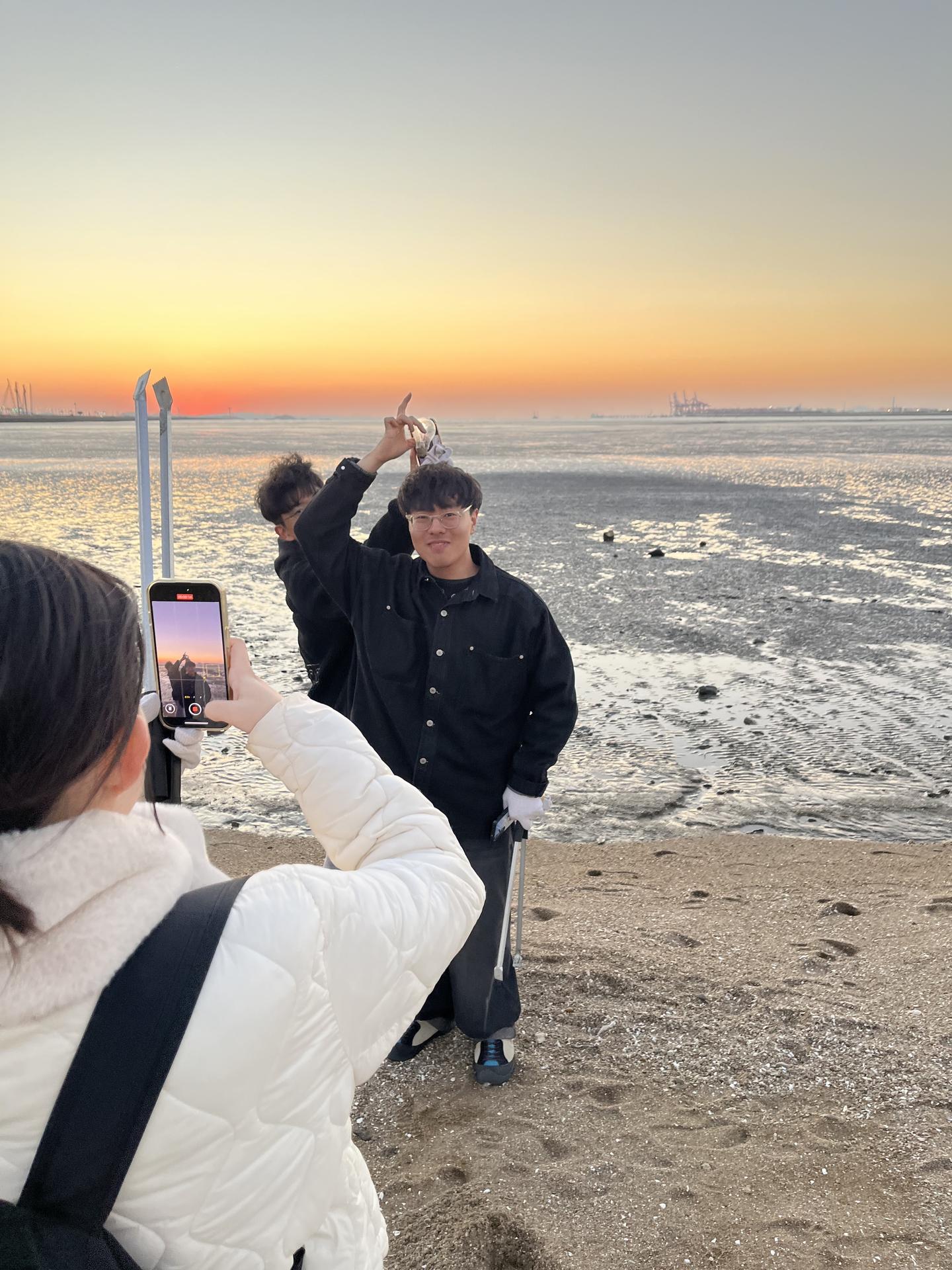 깨끗해 보이는 오이도 해변에서 플로깅 8