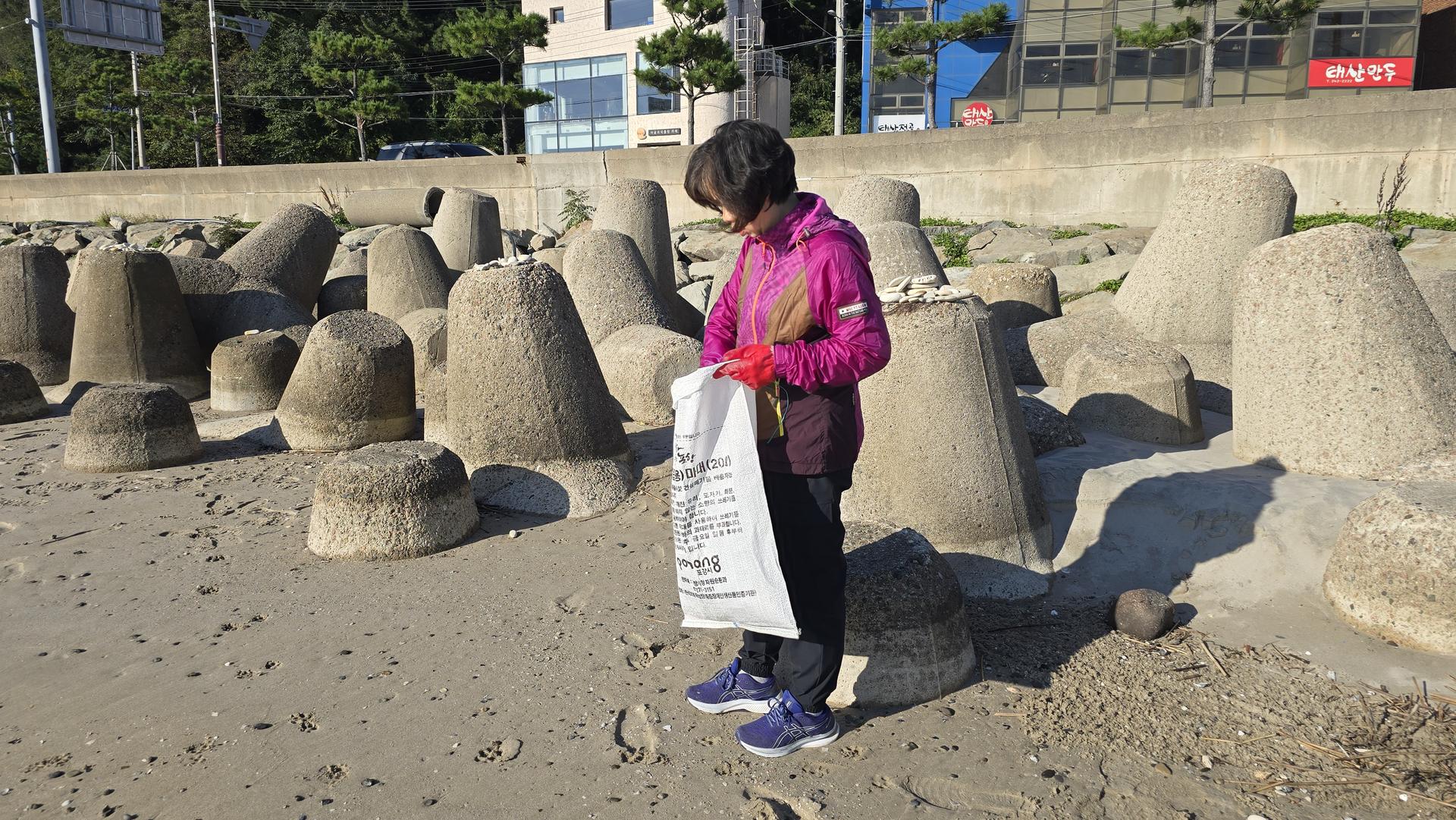나의 반려견과 함께하는 여행에서 바다를 돌보다! 30