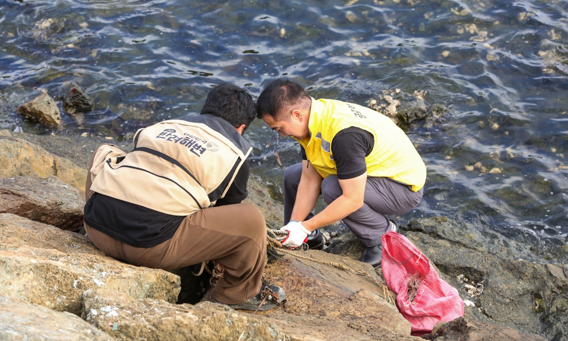 금호석유화학(주) 여수공장 직원분들께서 힘을 모아 만든 깨끗한 해변  4