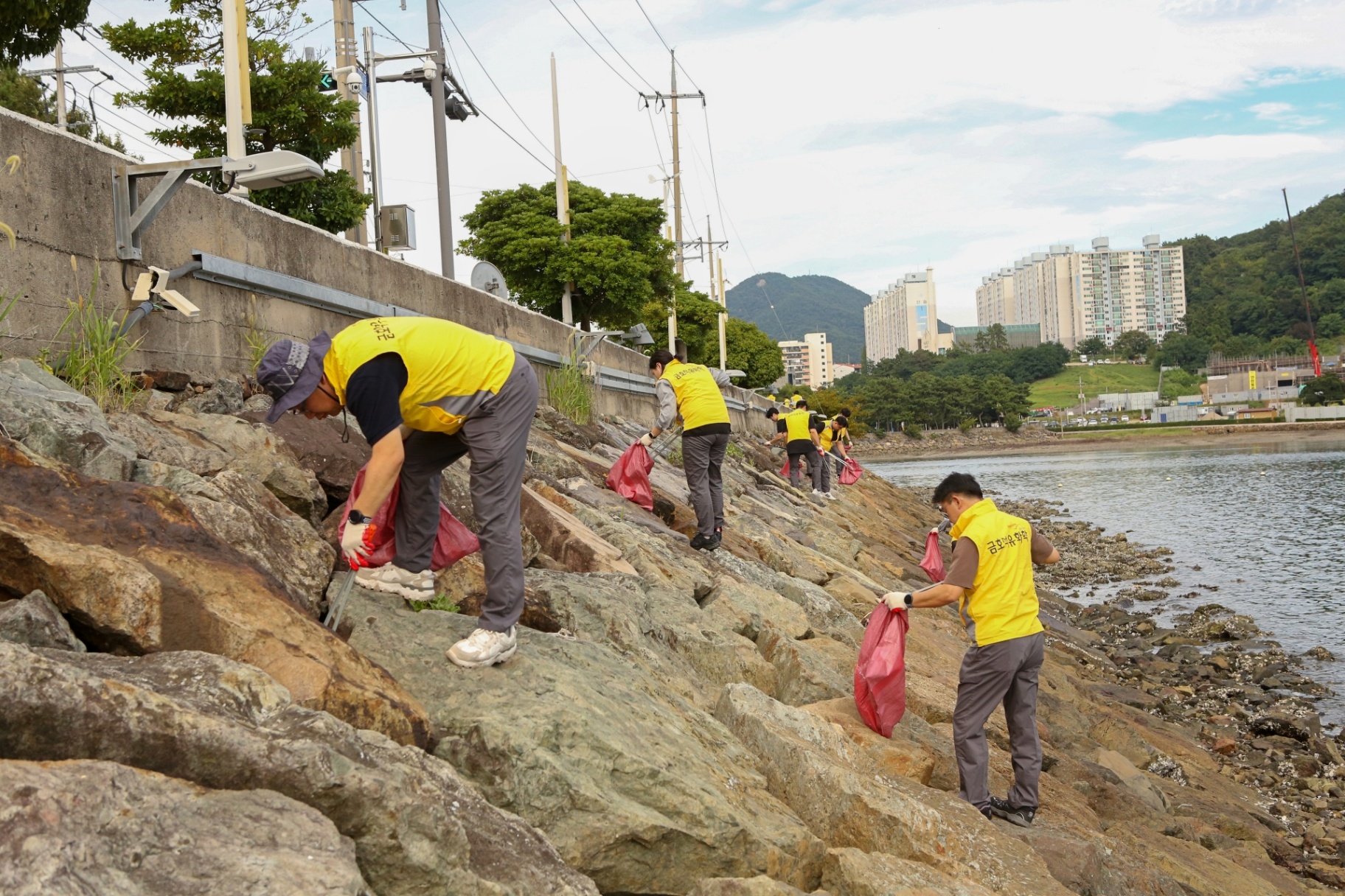 금호석유화학(주) 여수공장 직원분들께서 힘을 모아 만든 깨끗한 해변  1
