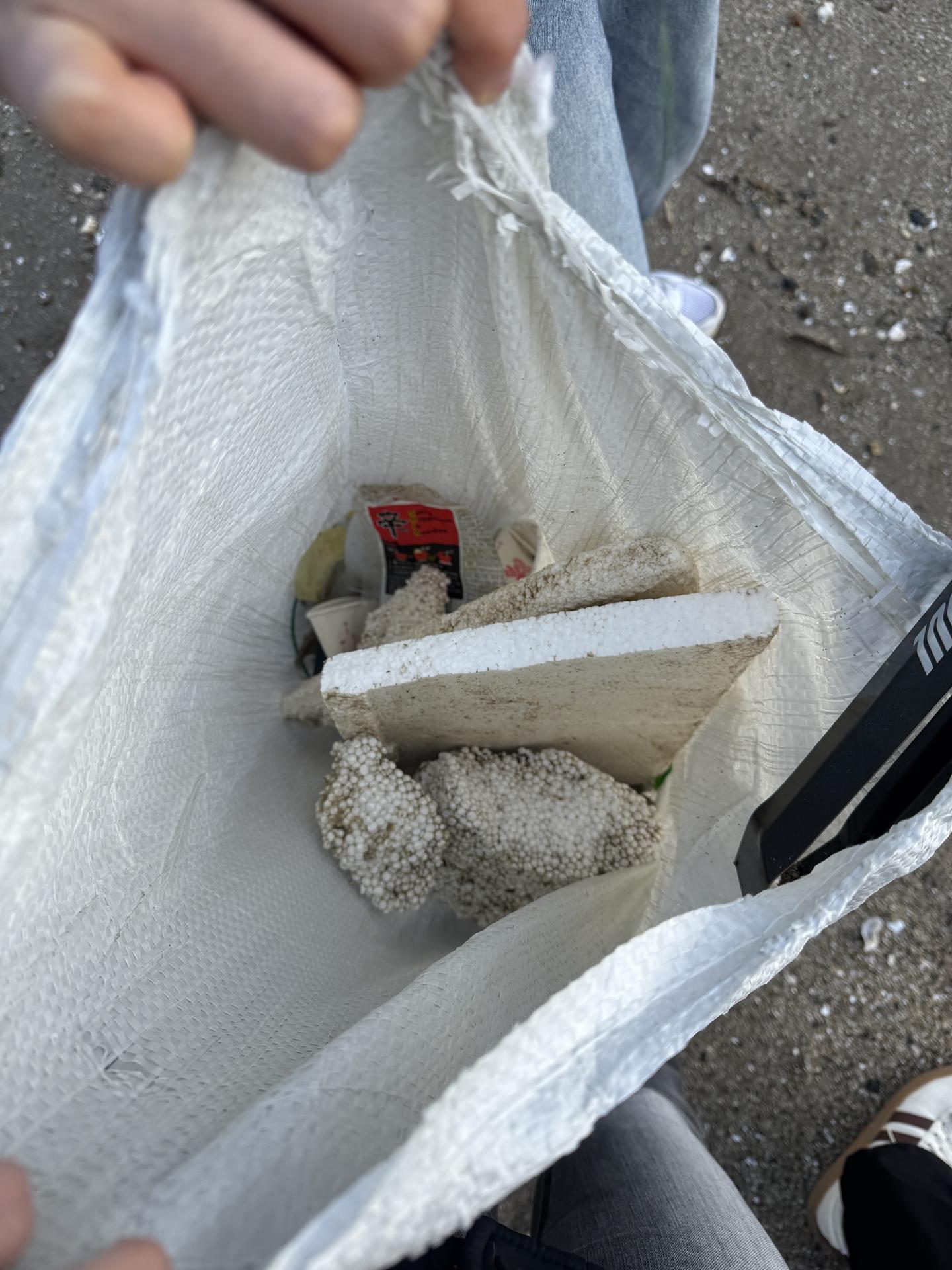 해변 옆 산책로까지 깨끗하게! 1
