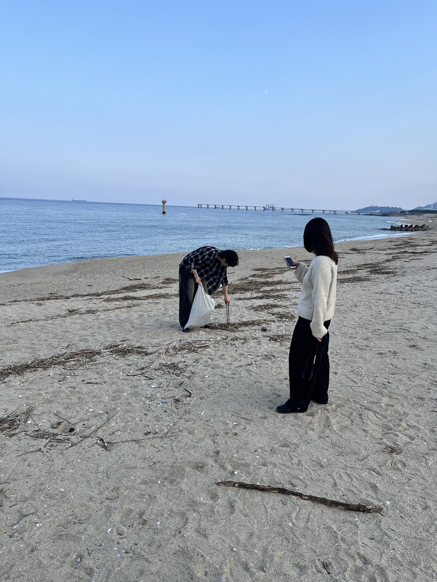 새로운 마음으로 함께하는 해변정화 활동 5