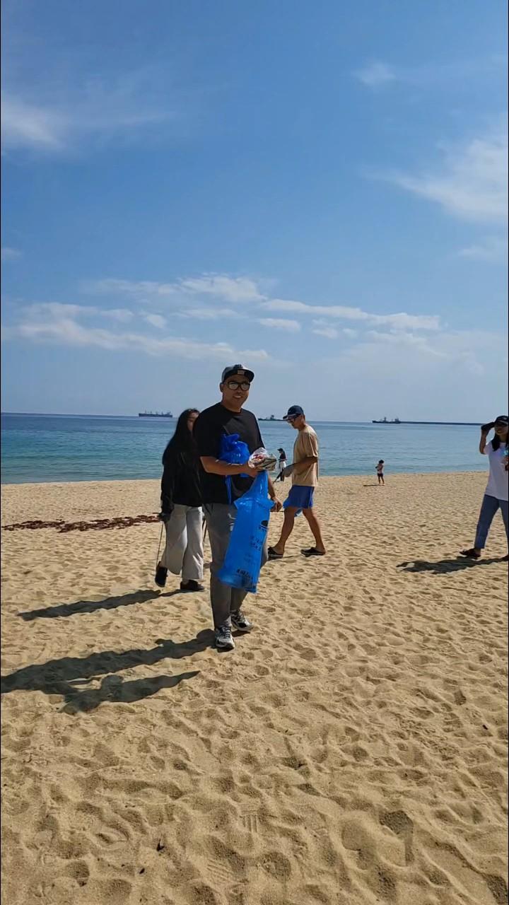 “유스그린리더들이 직접 손을 모아 해변 곳곳을 깨끗이 비우며, 바다와 마을에 다시 숨결을 불어넣었다.” 8