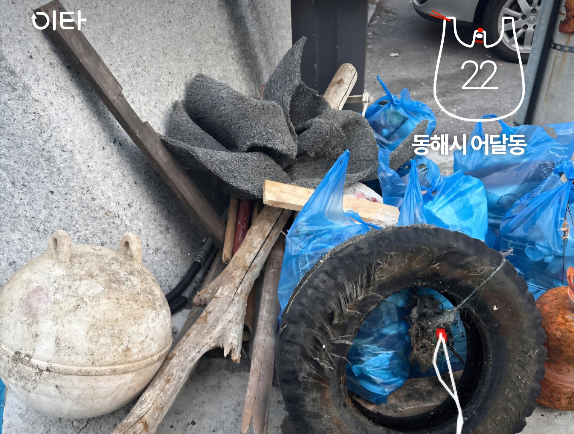 “씨피알 유스그린리더들이 함께 모여 바다와 항구를 깨끗하게 만들며, 즐거움과 뿌듯함 속에서 환경의 소중함을 배운 하루였다.” 15