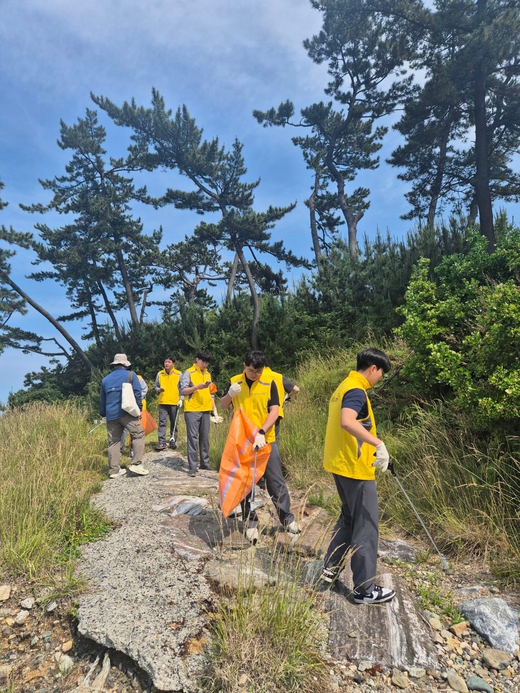 금호석유화학, 6월의 솔개공원해변을 지키다 11