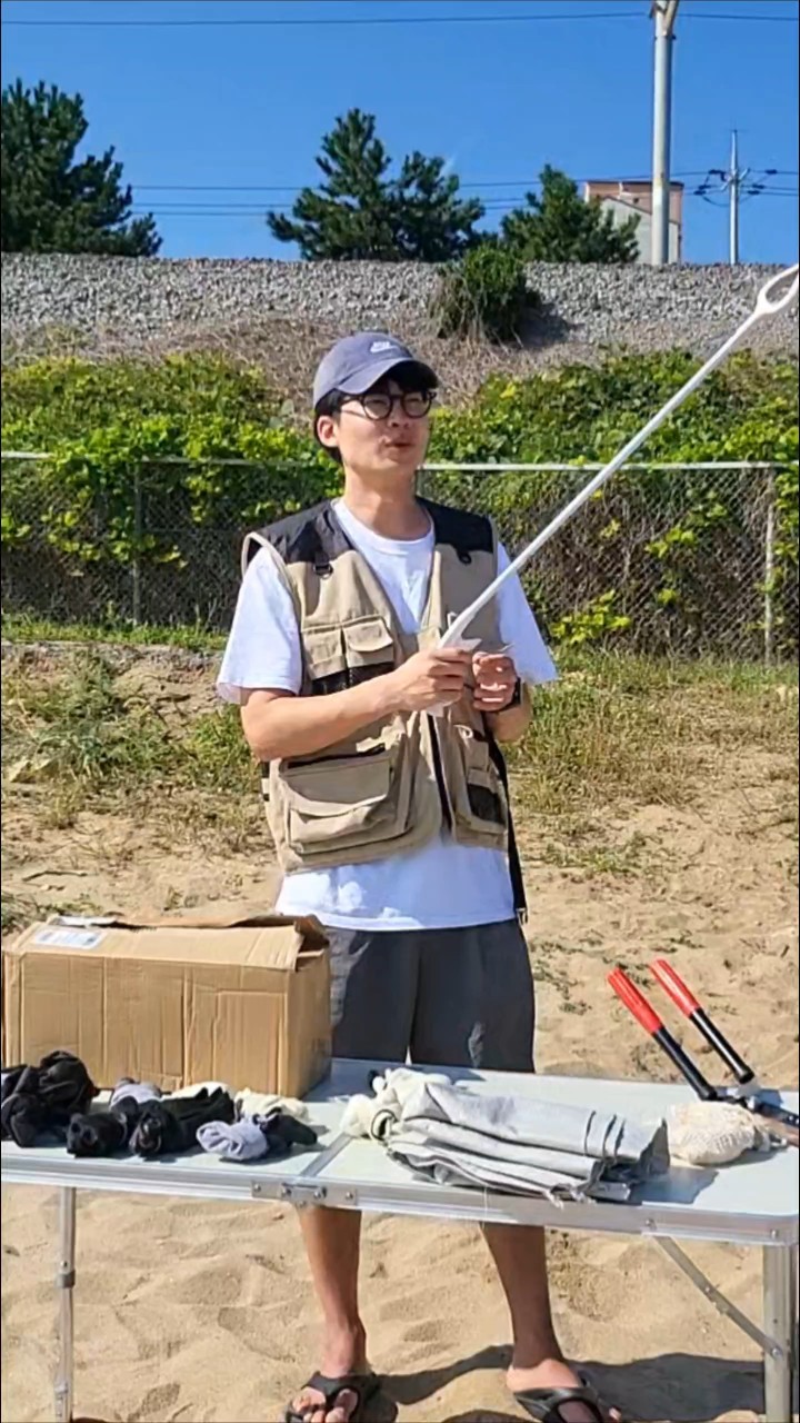 “깨끗해 보였지만, 우리는 그 안을 보았다” 13