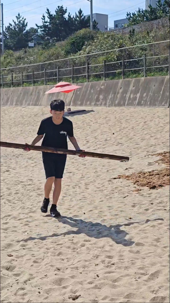“깨끗해 보였지만, 우리는 그 안을 보았다” 14