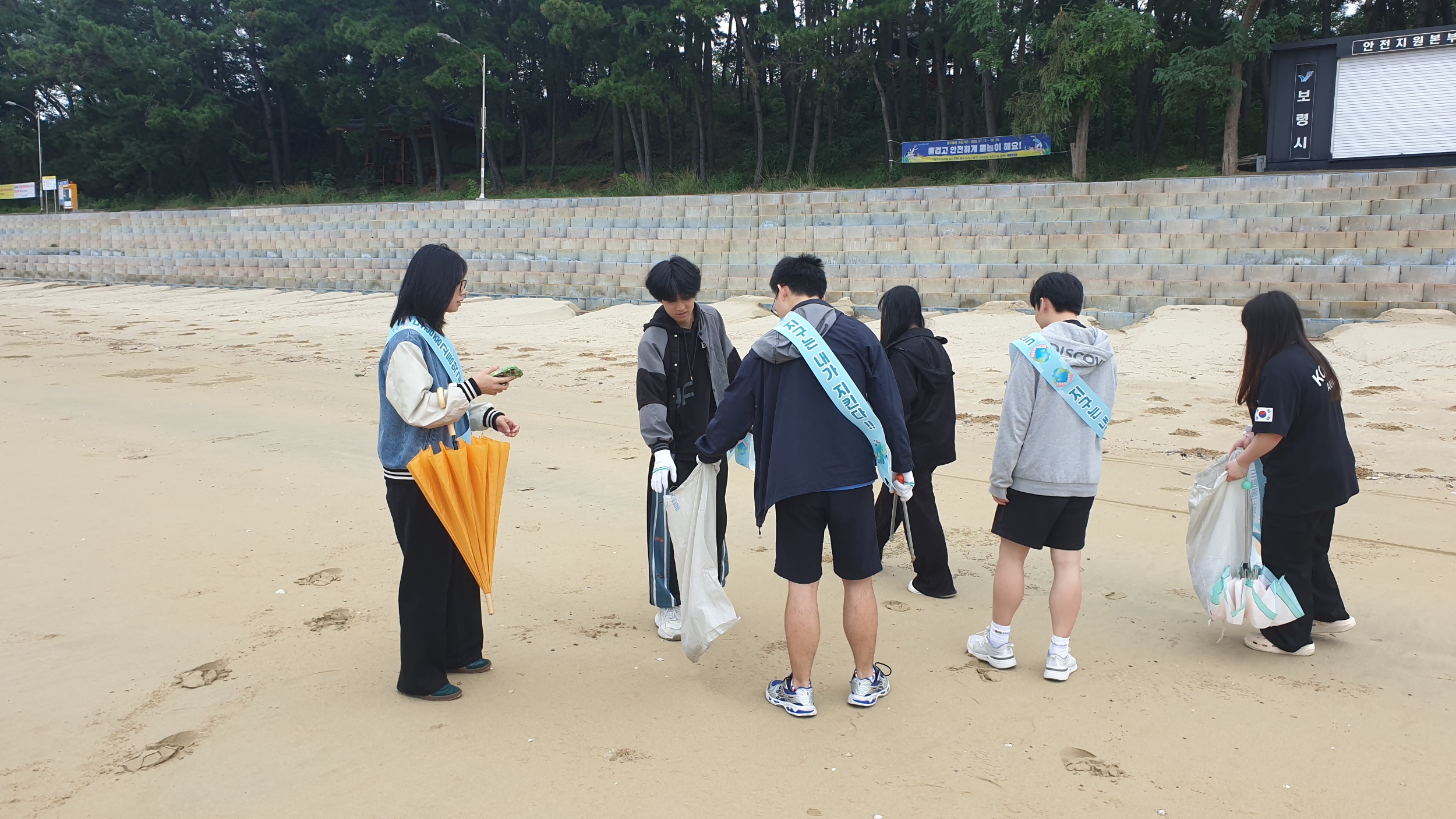 국제연안정화의 날을 맞은 드림중고등학교 지구파수꾼의 두번째 반려해변정화활동 8