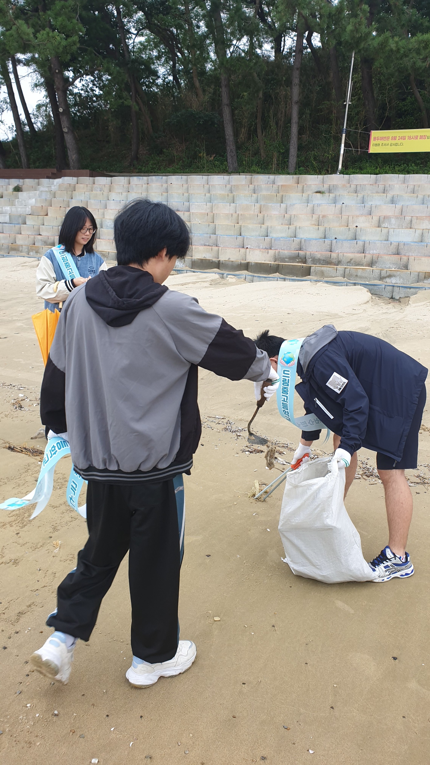 국제연안정화의 날을 맞은 드림중고등학교 지구파수꾼의 두번째 반려해변정화활동 15