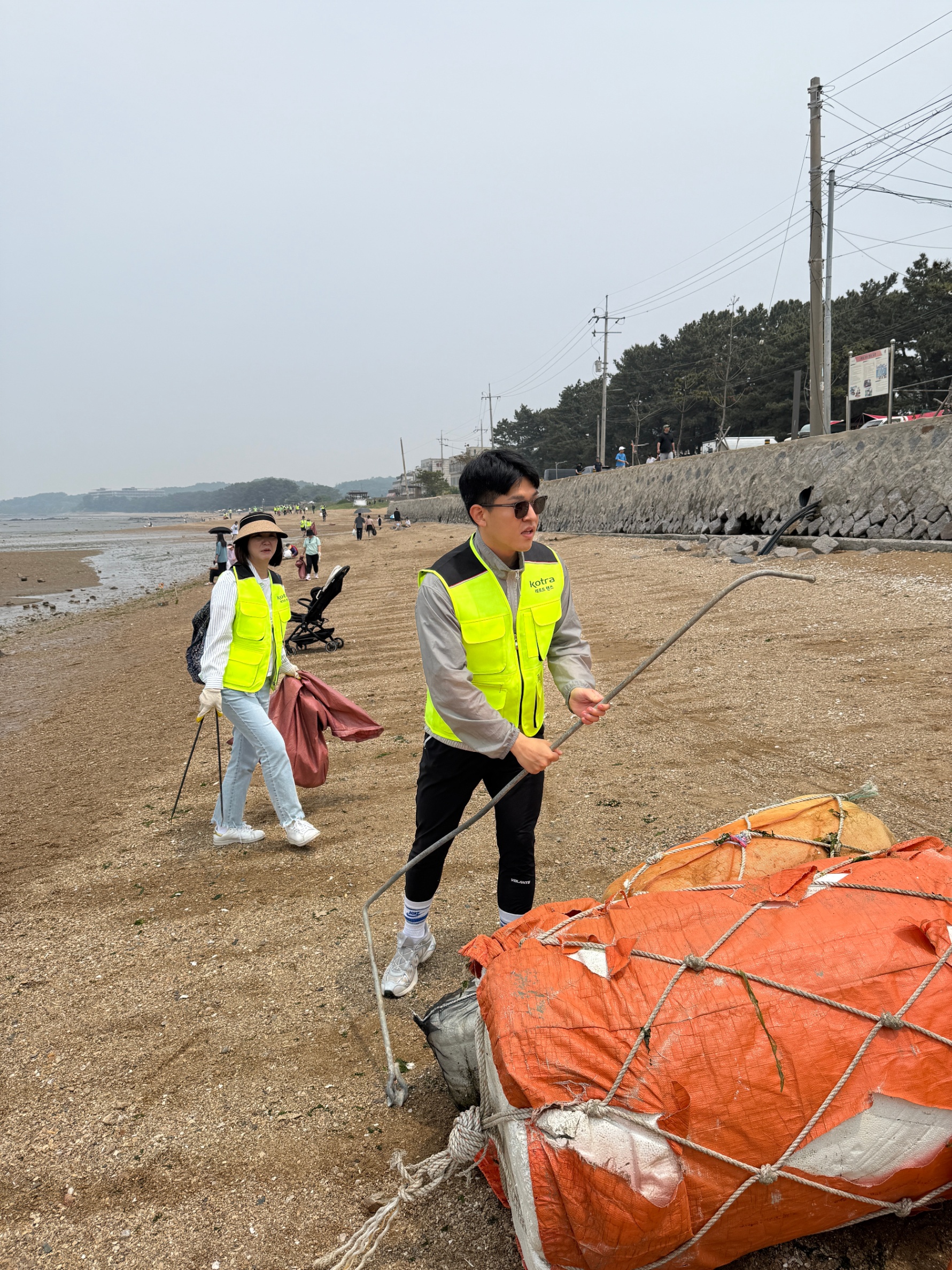 대한무역투자진흥공사 궁평리 반려해변 플로깅 9