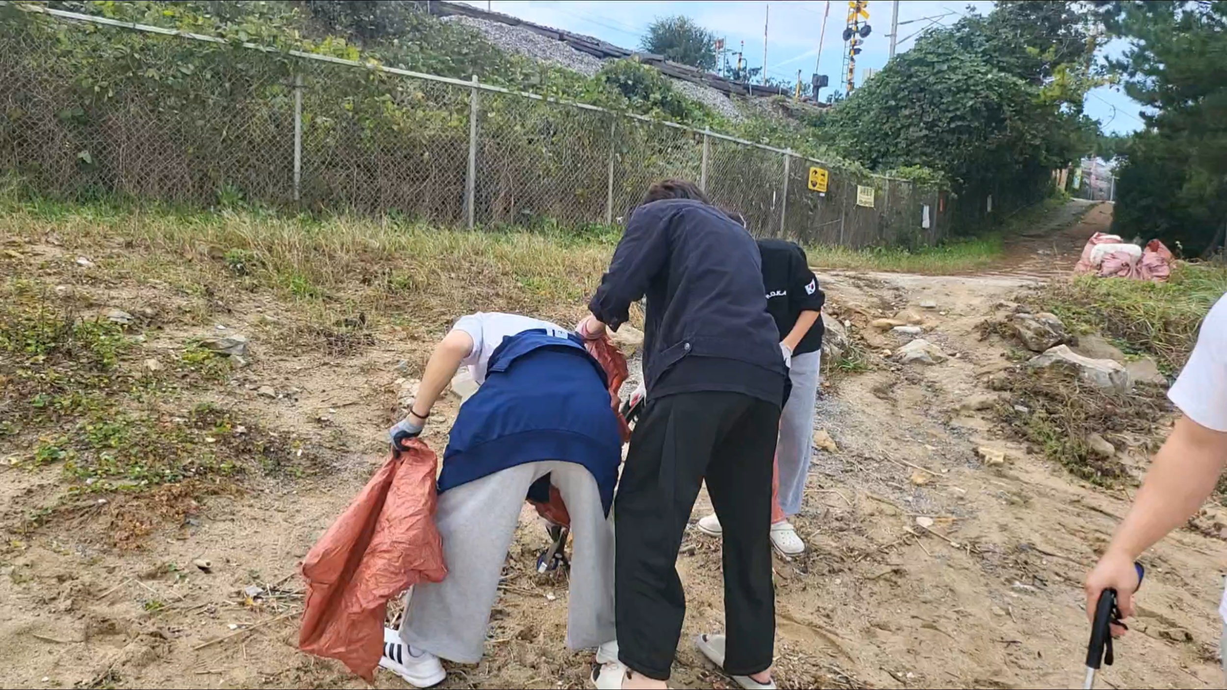 “작은 손길이 모여 바다를 살리고, 함께하는 힘이 변화를 만든다.” 2